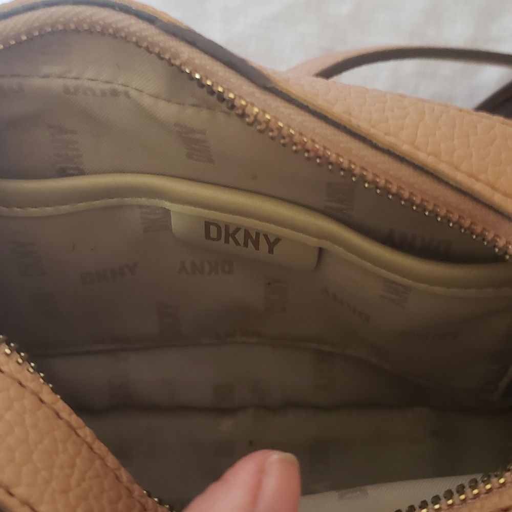 DKNYC Tan Crossbody Bag with Gold Chain - Picture 7 of 9
